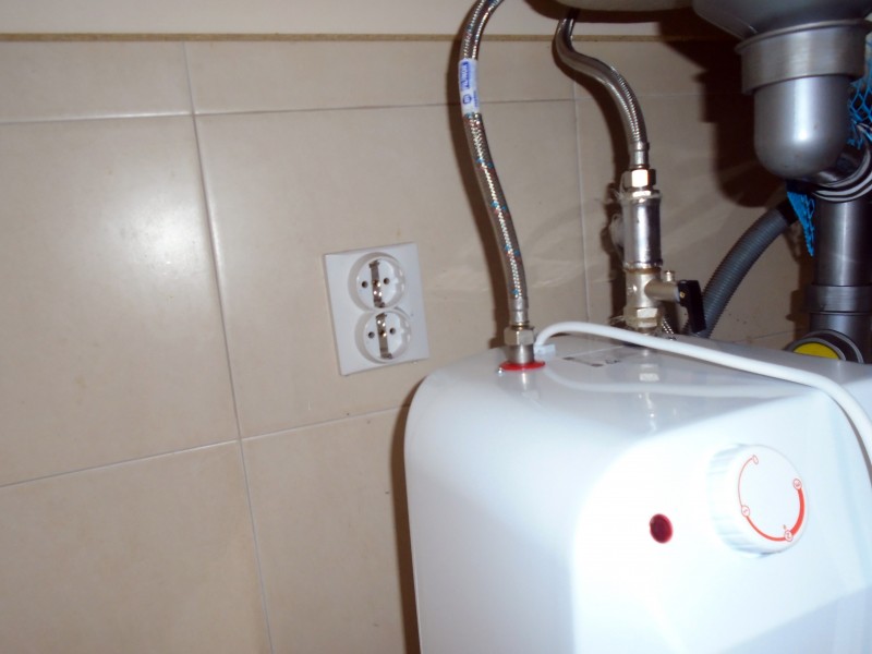 Monoblok pušta po malo vodu